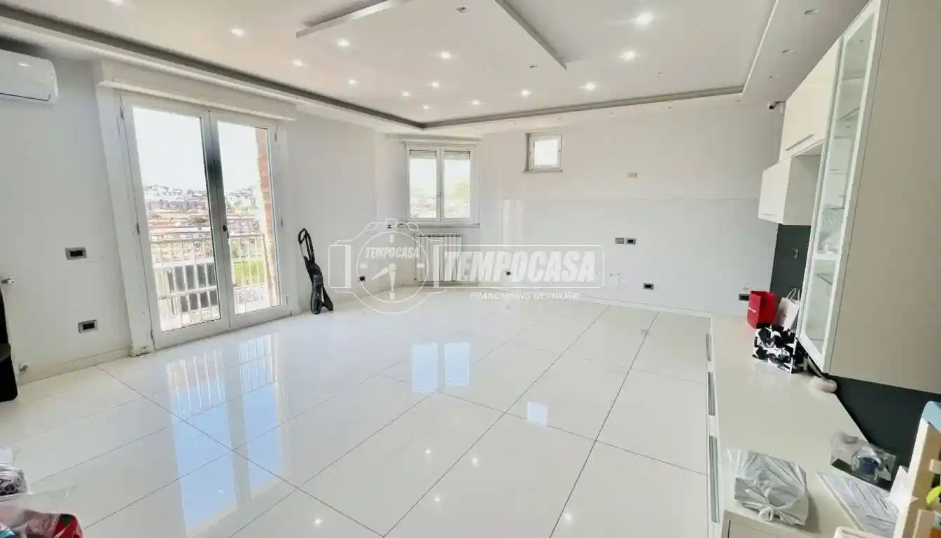 Appartamento in vendita a Napoli