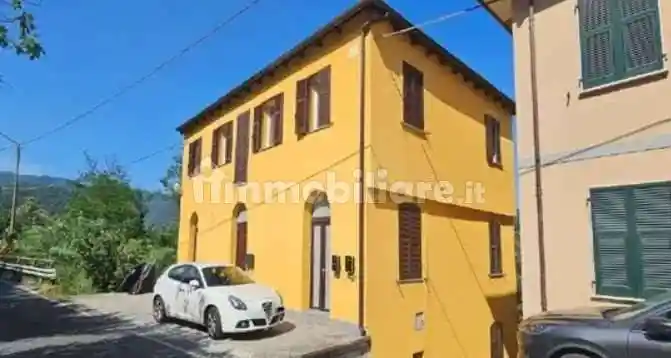 Appartamento in vendita a Follo