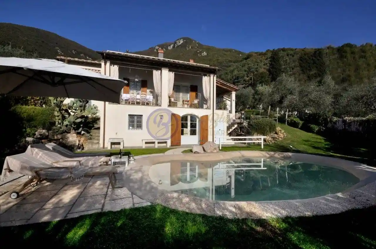 Rustico - Casale in vendita a Camaiore