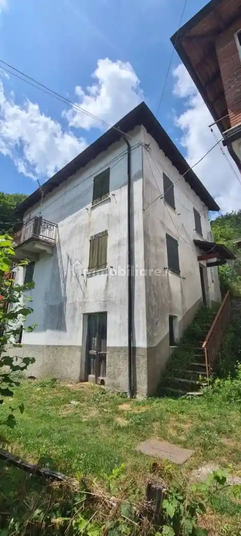 Casa indipendente in vendita a Rezzoaglio