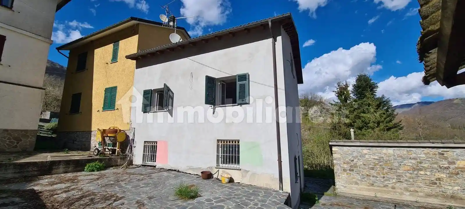 Casa indipendente in vendita a Rezzoaglio