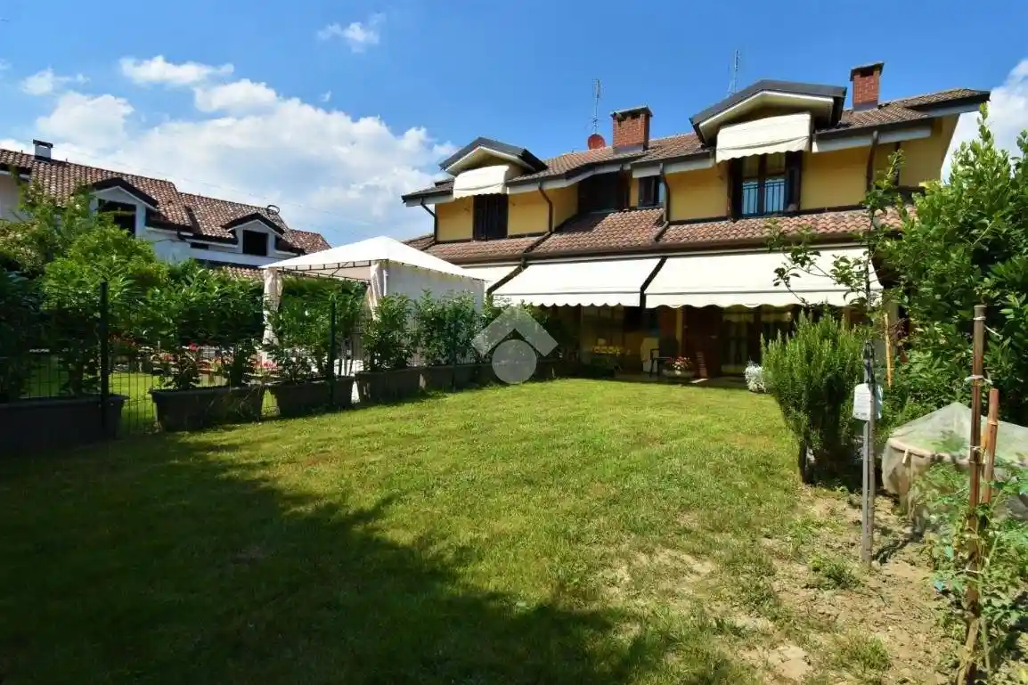 Villa in vendita a La Loggia