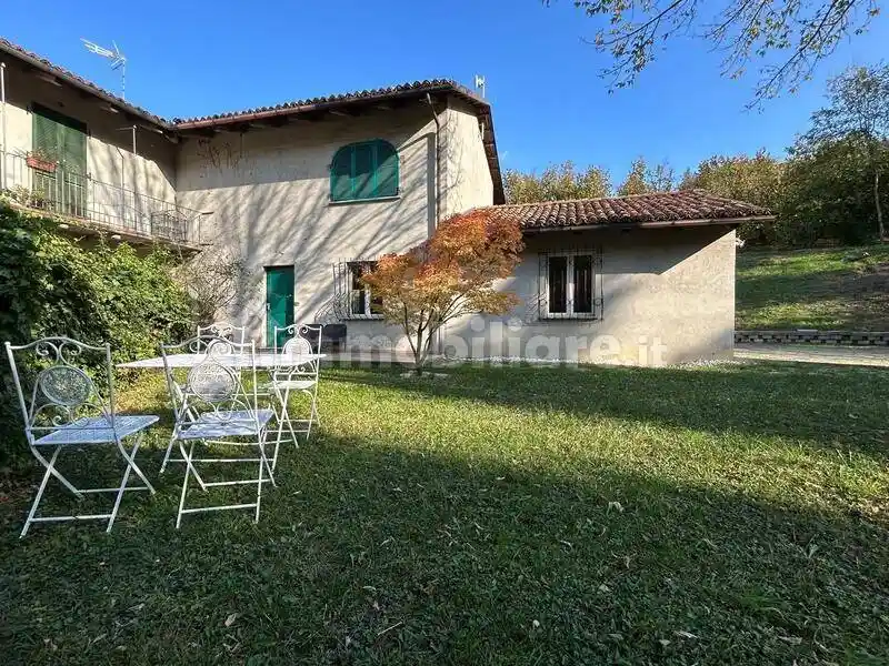 Villa in affitto a Alba