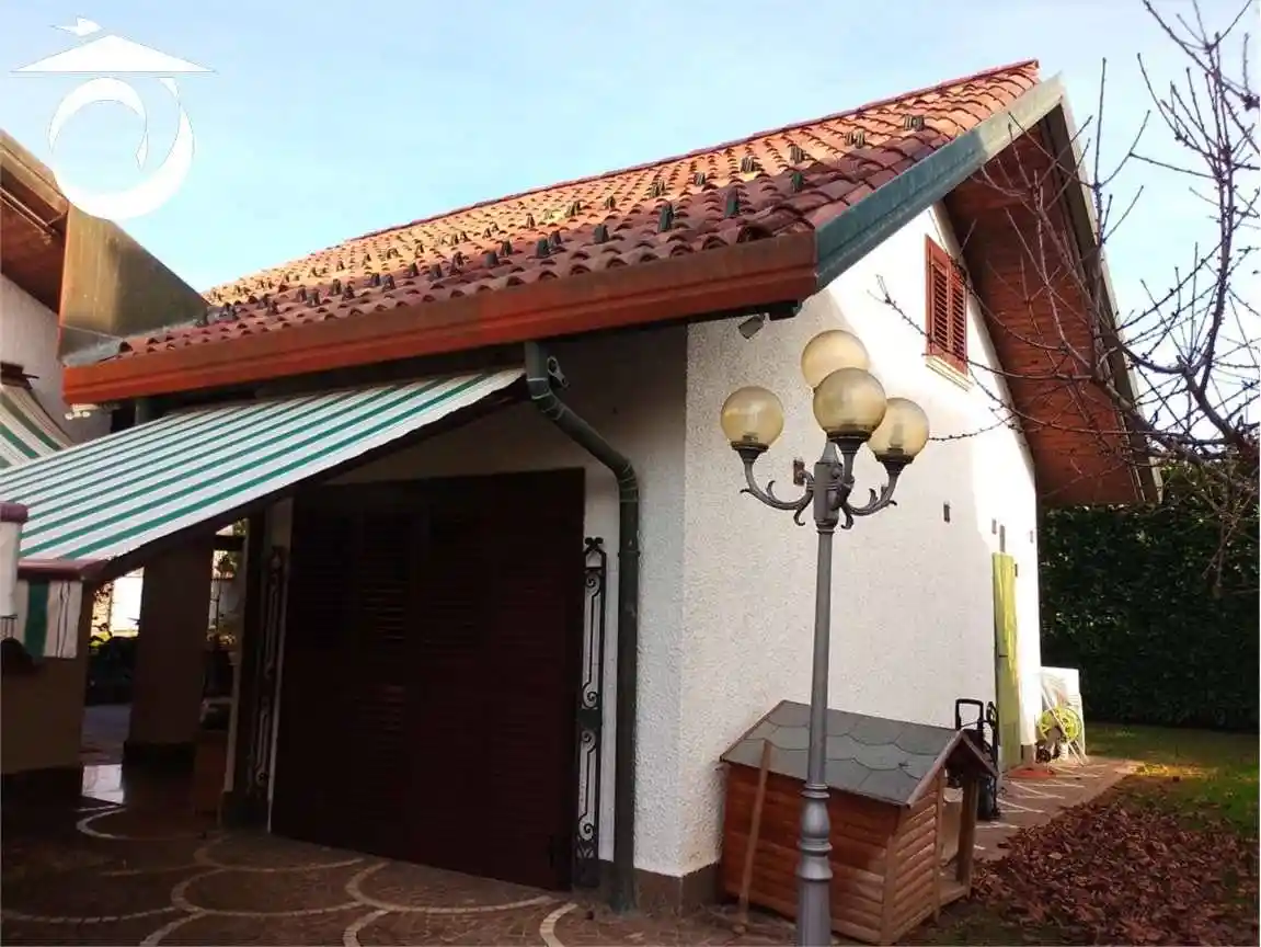 Villa in vendita a Usmate Velate