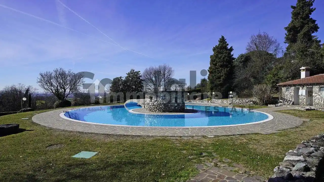 Villa in vendita a Padenghe sul Garda