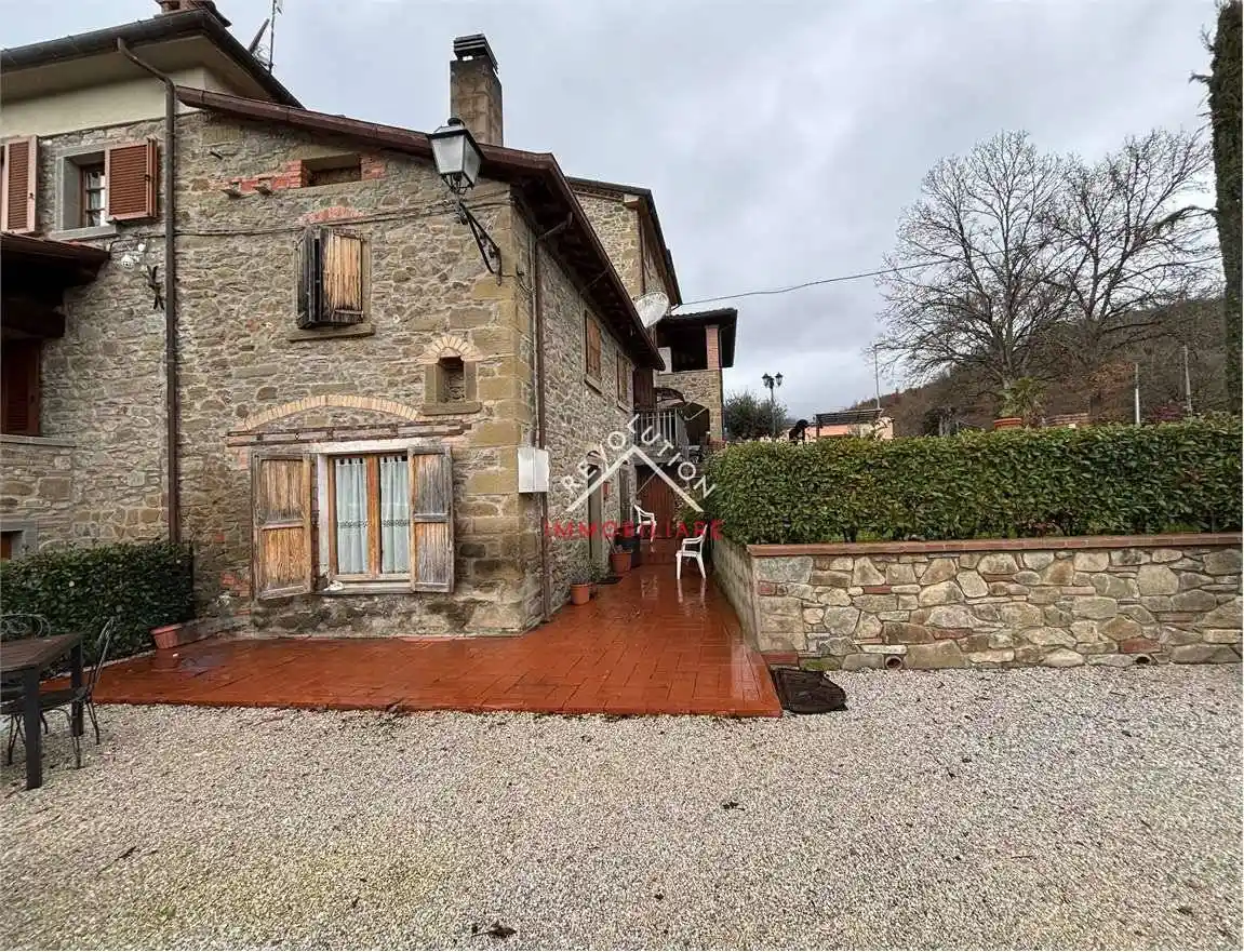 Casa indipendente in vendita a Arezzo