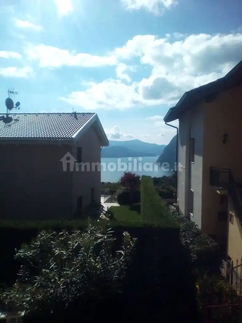 Appartamento in vendita a Solto Collina