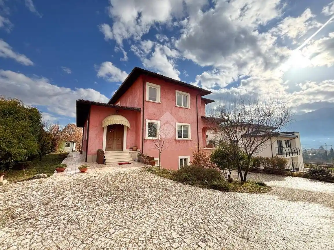 Villa in vendita a L'Aquila