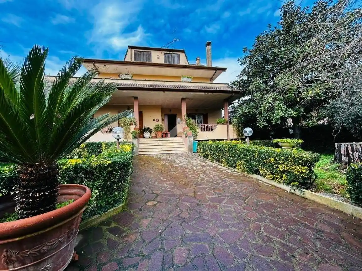 Villa in vendita a Aprilia