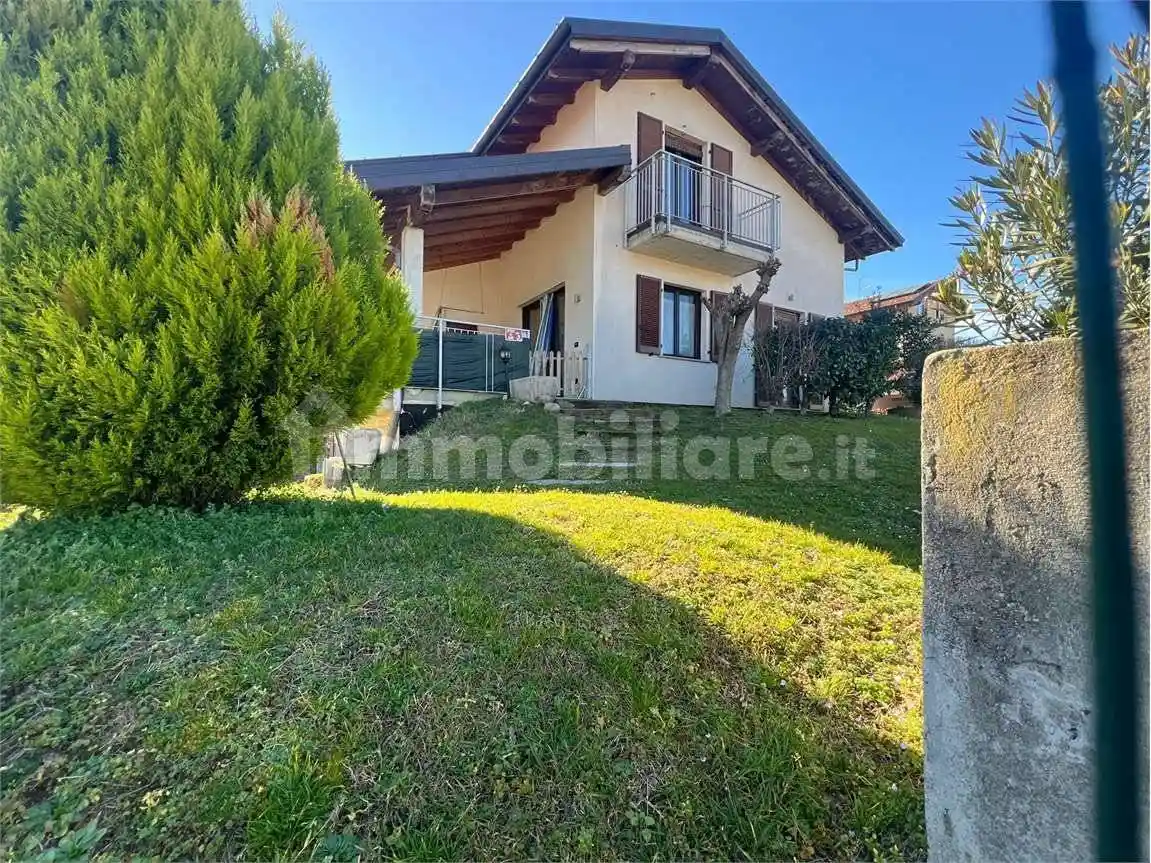 Villa in vendita a Ispra