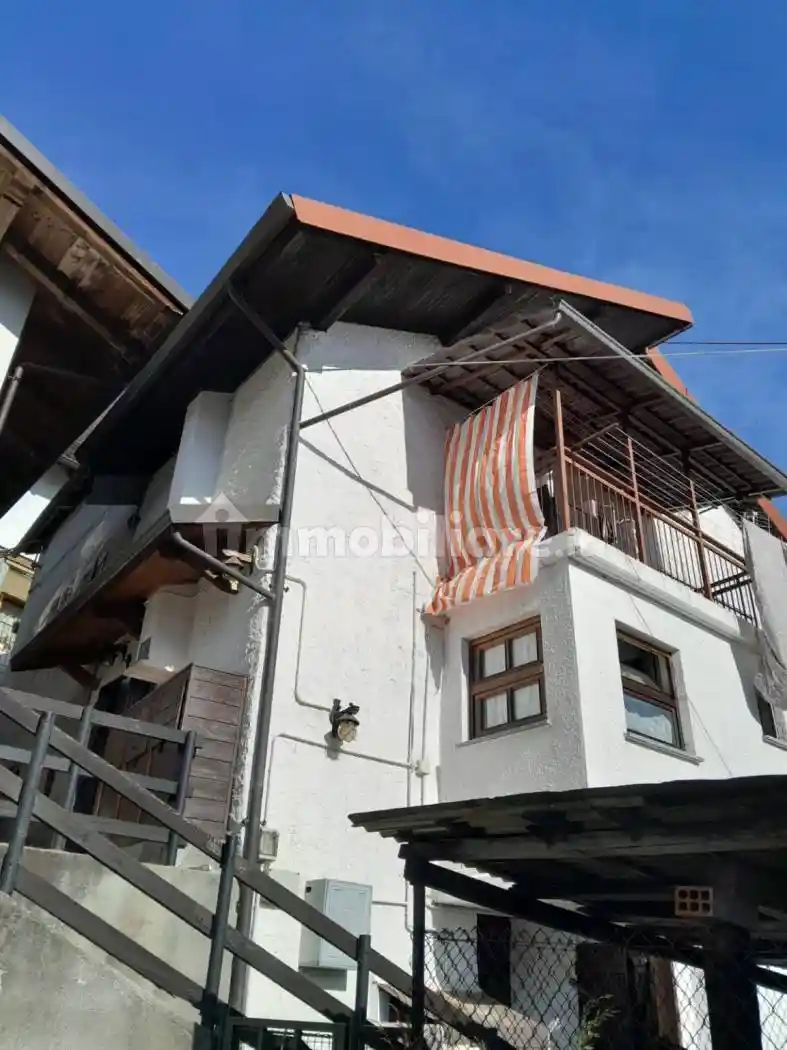 Casa indipendente in vendita a Pont-Canavese