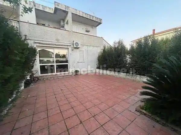 Villa in affitto a Simeri Crichi