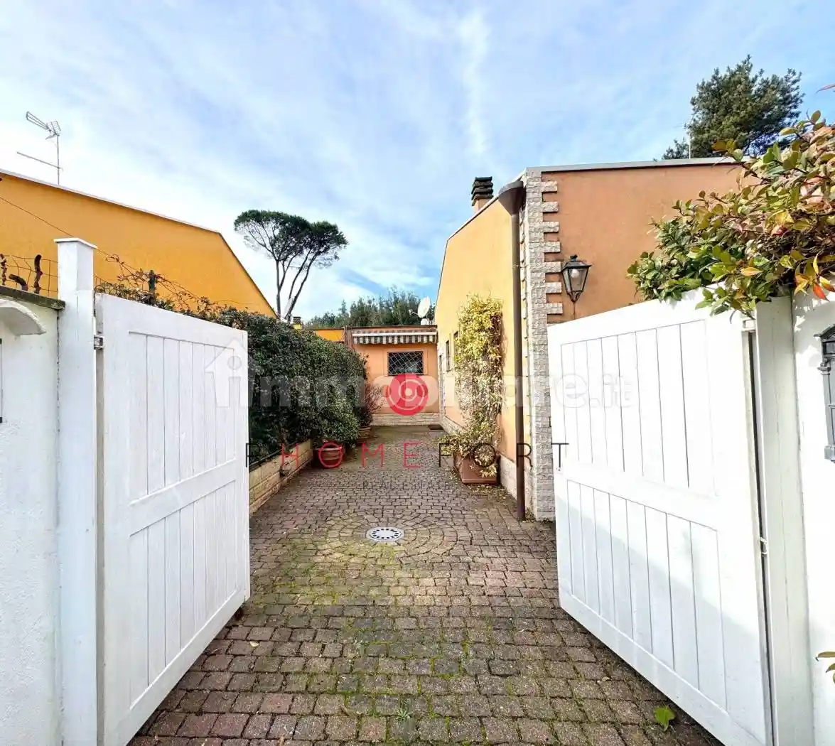 Villetta a schiera in affitto a Roma