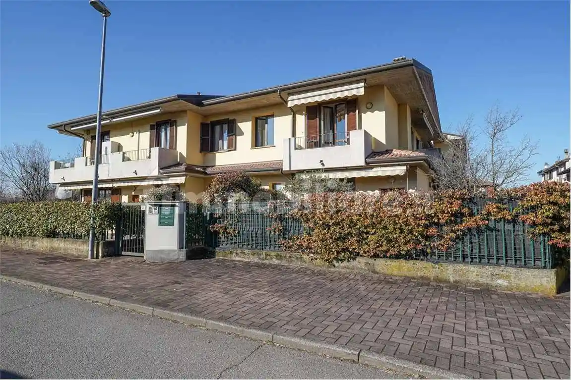 Appartamento in vendita a Osio Sopra