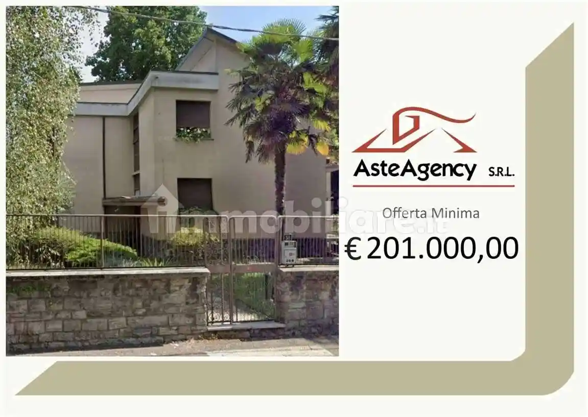 Appartamento in vendita a Carugo