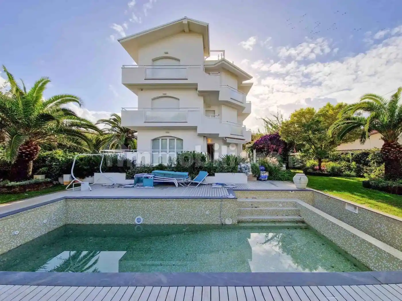 Appartamento in vendita a Montignoso