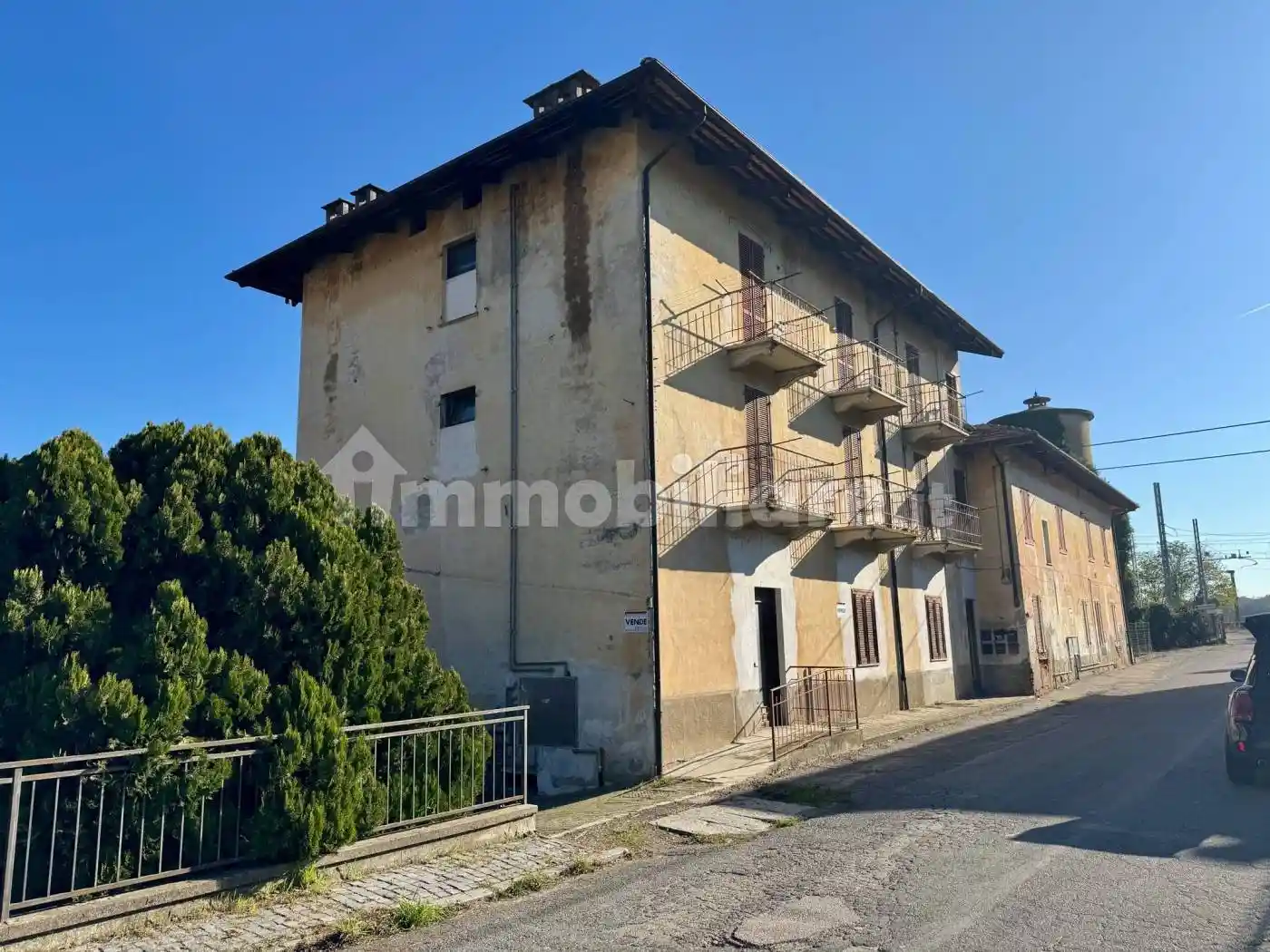 Palazzo - Edificio in vendita a Salussola
