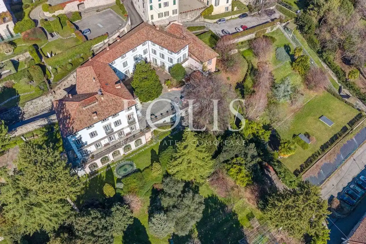 Villa in vendita a Erba