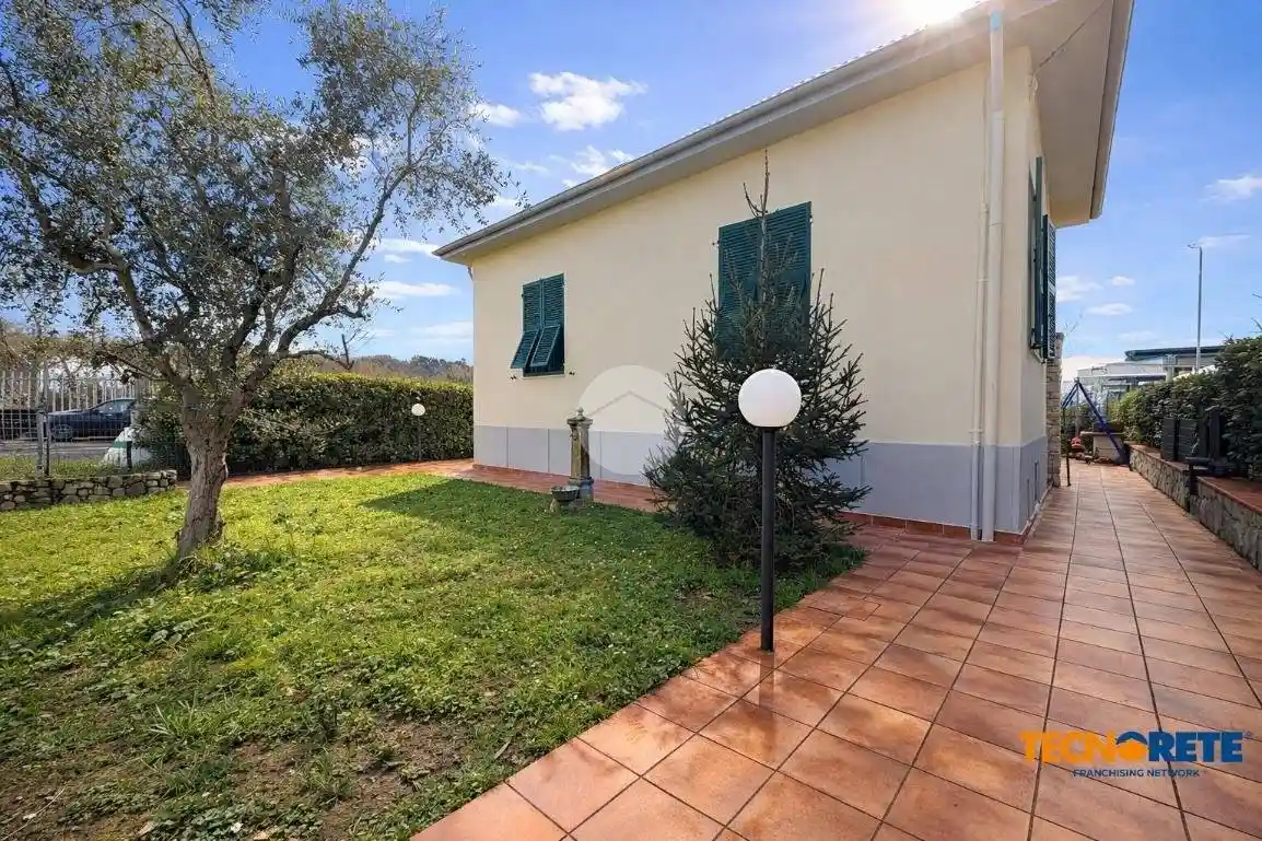 Casa indipendente in affitto a La Spezia