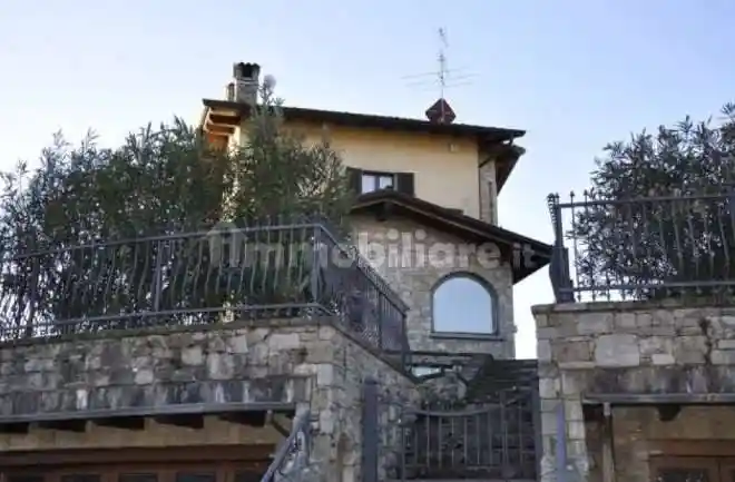 Casa indipendente in vendita a Scanzorosciate