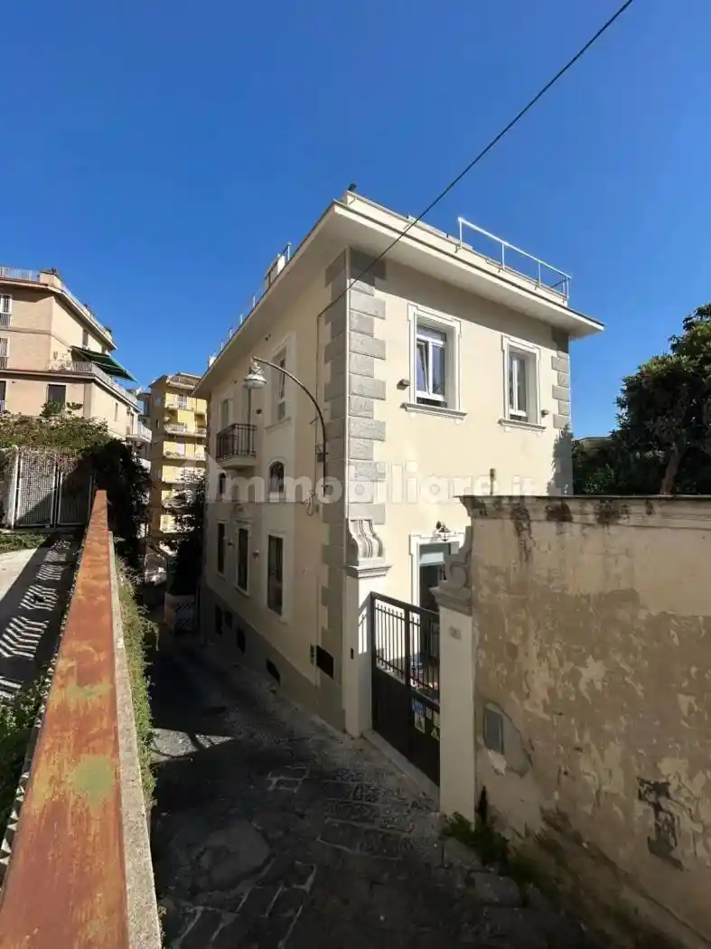 Appartamento in vendita a Napoli