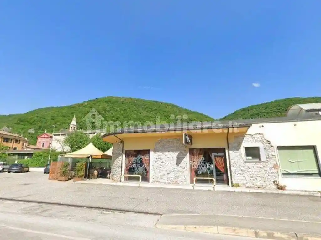 Palazzo - Stabile in vendita a Grezzana