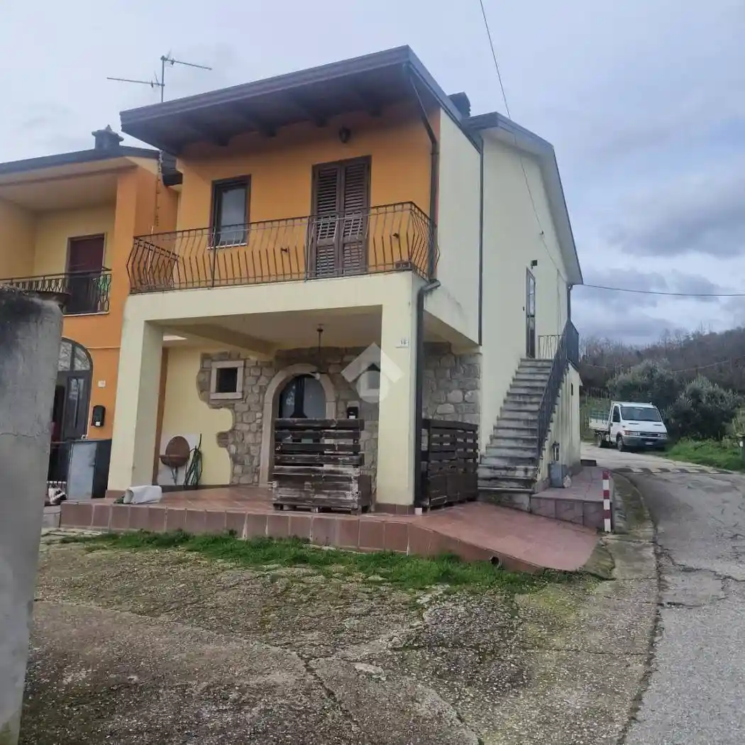Casa indipendente in vendita a Vitulano