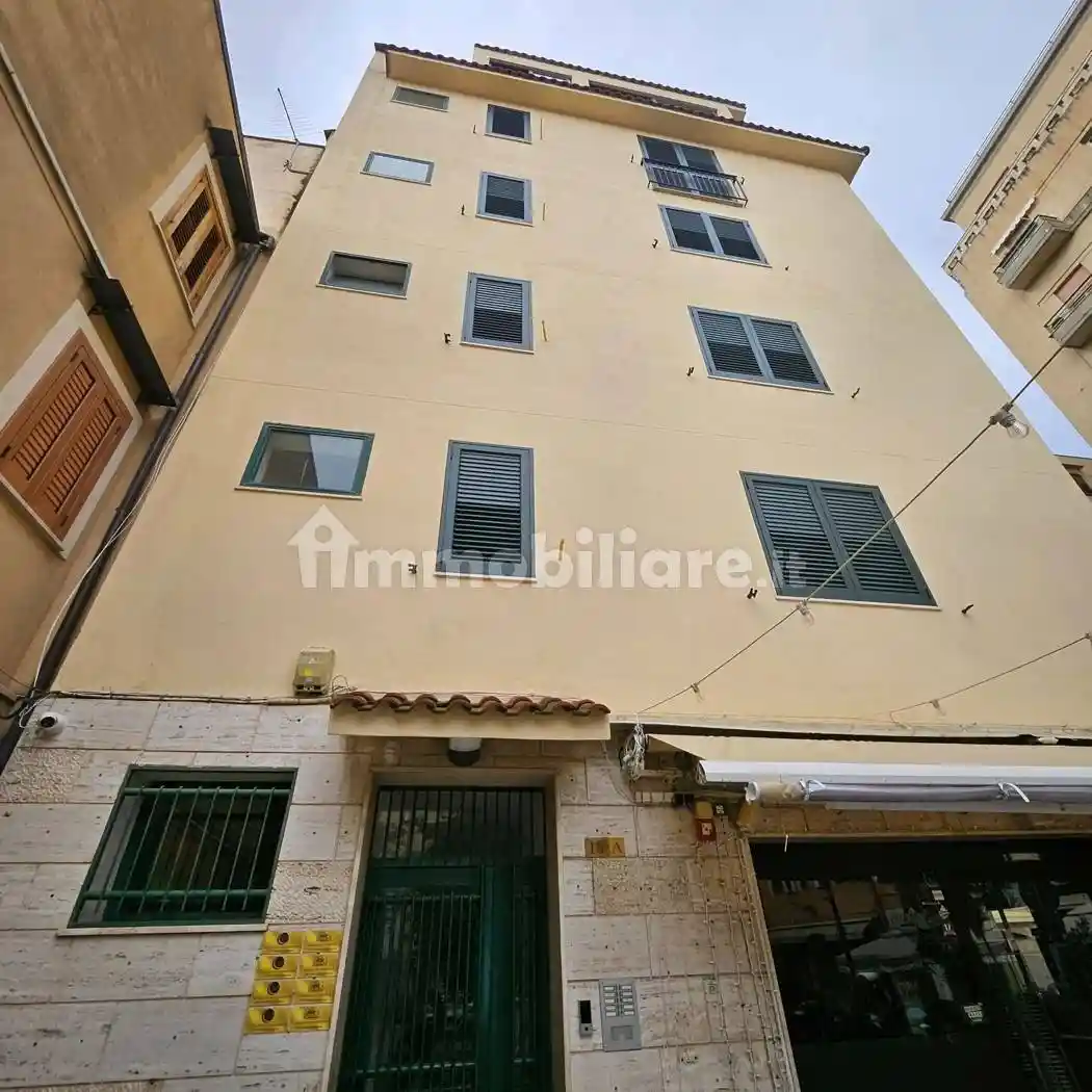 Palazzo - Edificio in affitto a Palermo