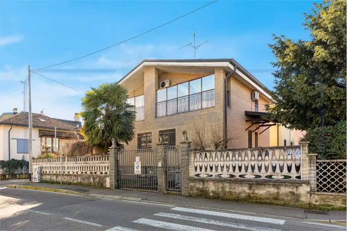 Villa in vendita a Bollate