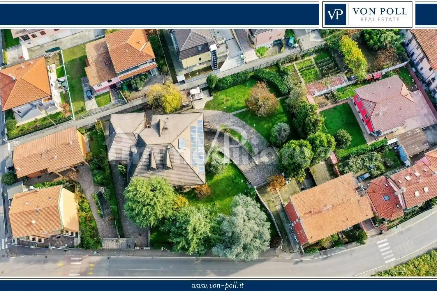 Palazzo - Edificio in vendita a Bollate