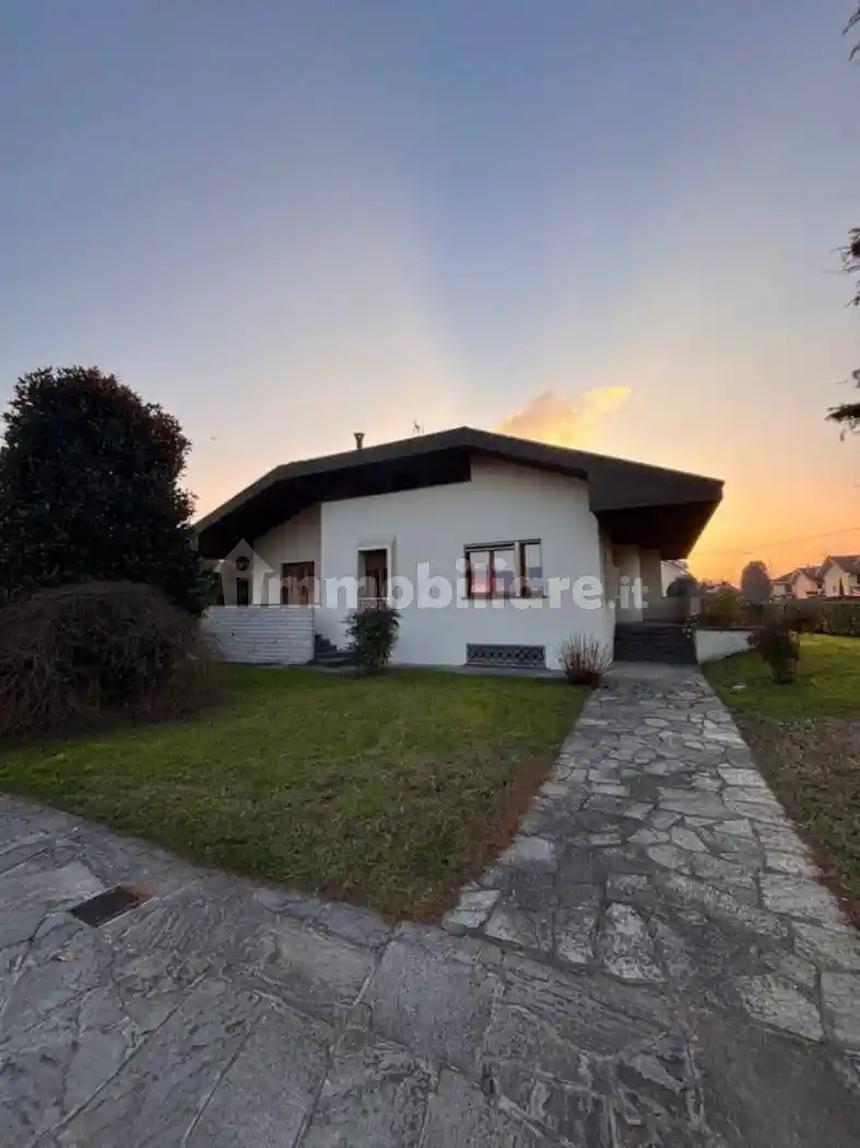 Villa in vendita a Robecchetto con Induno