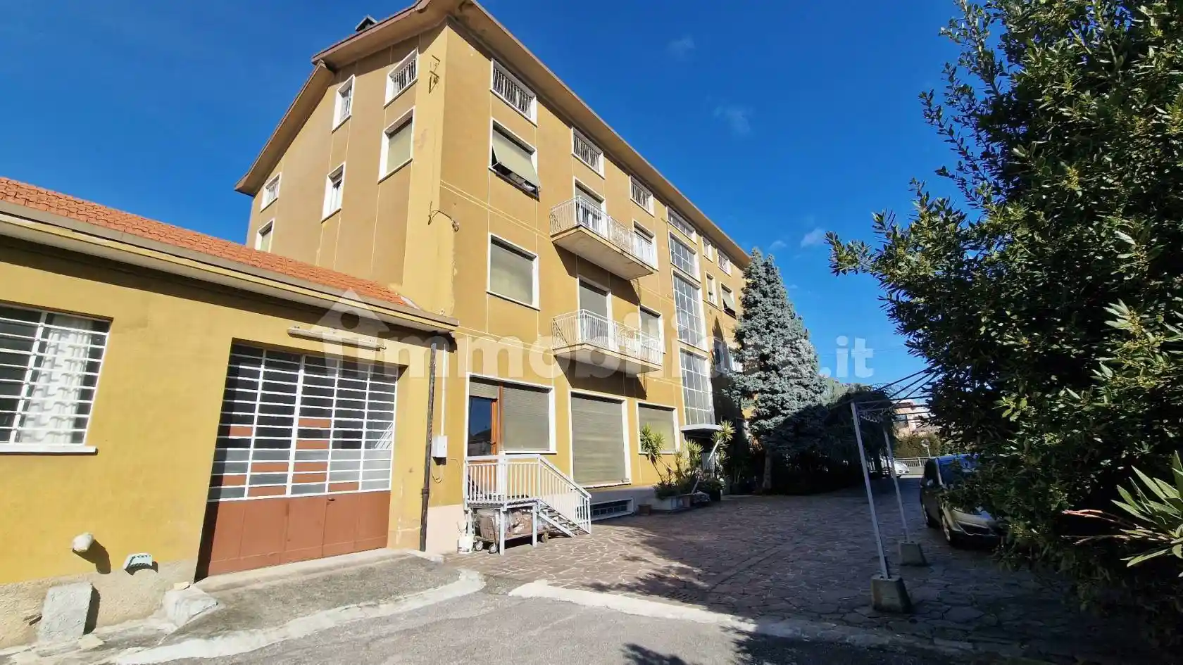 Palazzo - Edificio in vendita a Mariano Comense