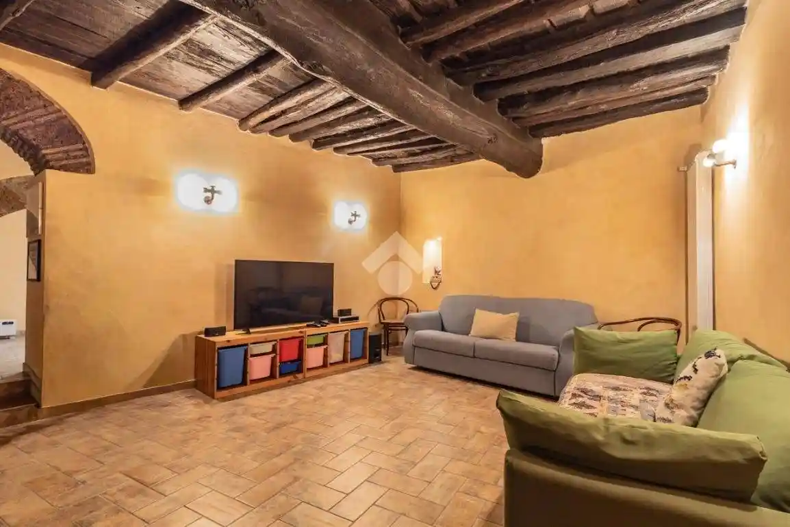 Rustico - Casale in vendita a Sutri