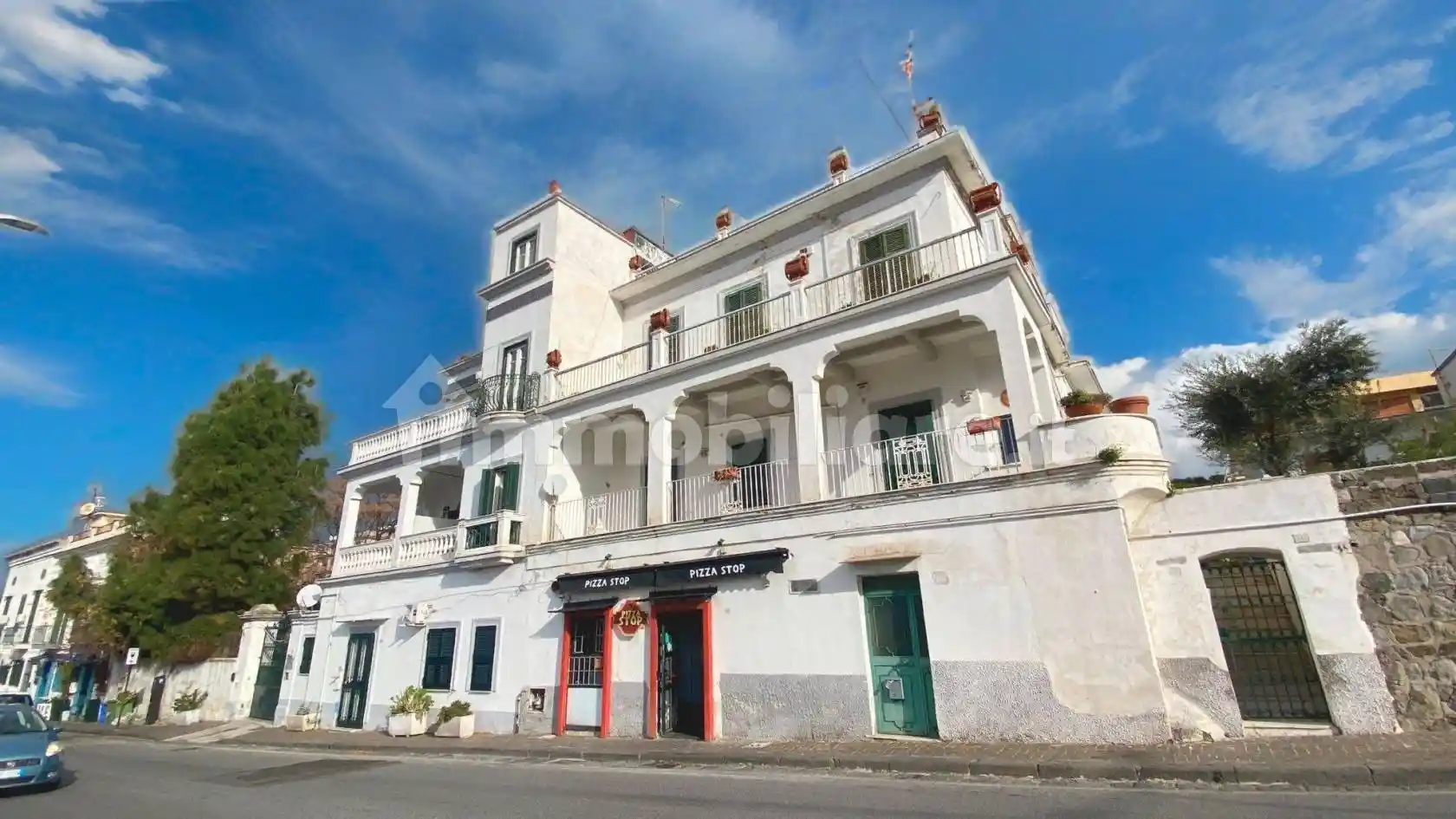 Palazzo - Edificio in vendita a Pozzuoli