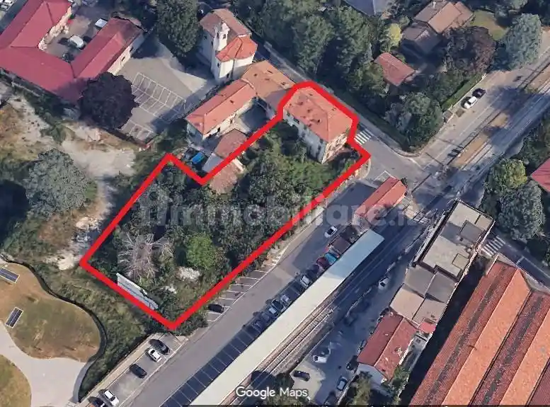 Palazzo - Edificio in vendita a Carugo