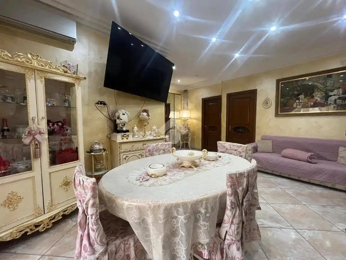 Appartamento in vendita a Napoli