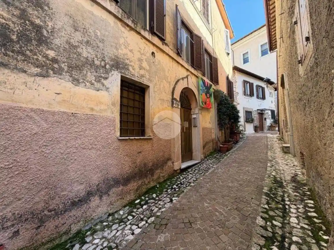 Appartamento in affitto a Fara in Sabina