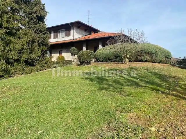 Villa in vendita a Cermenate