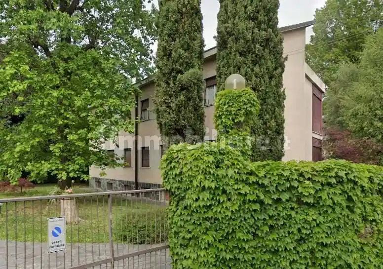 Appartamento in vendita a Carugo