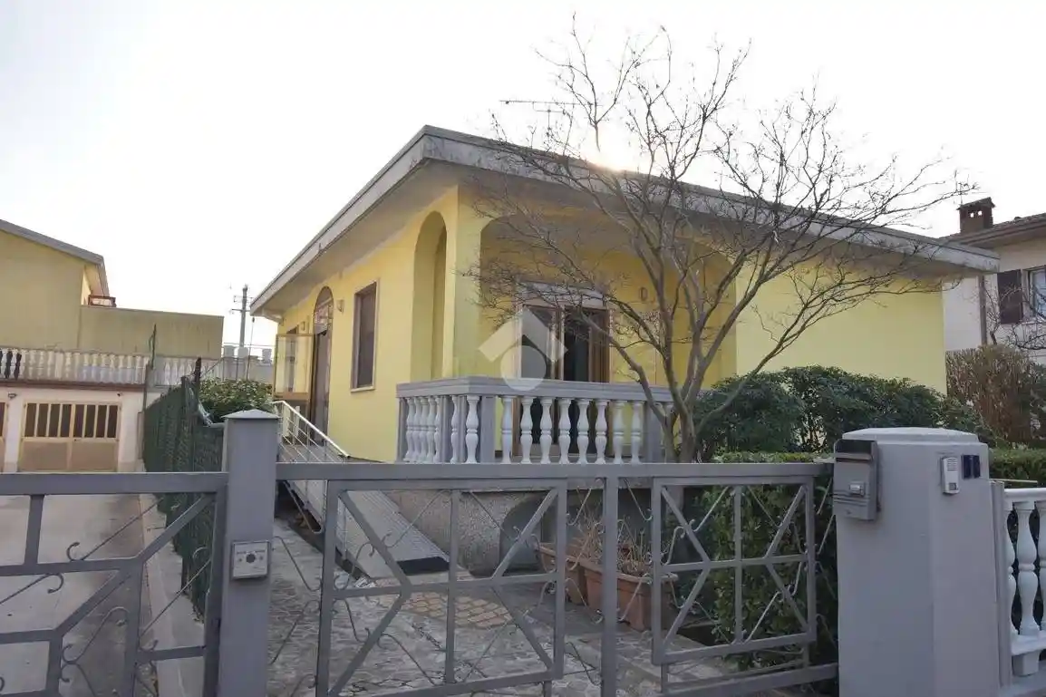 Villa in vendita a Castiglione delle Stiviere