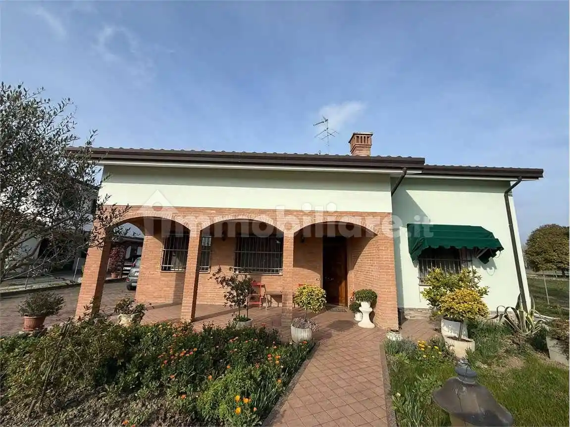 Villa in vendita a Tresignana