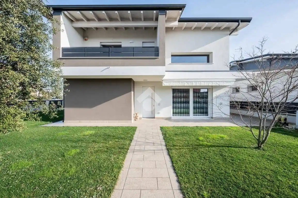 Villa in vendita a Suzzara