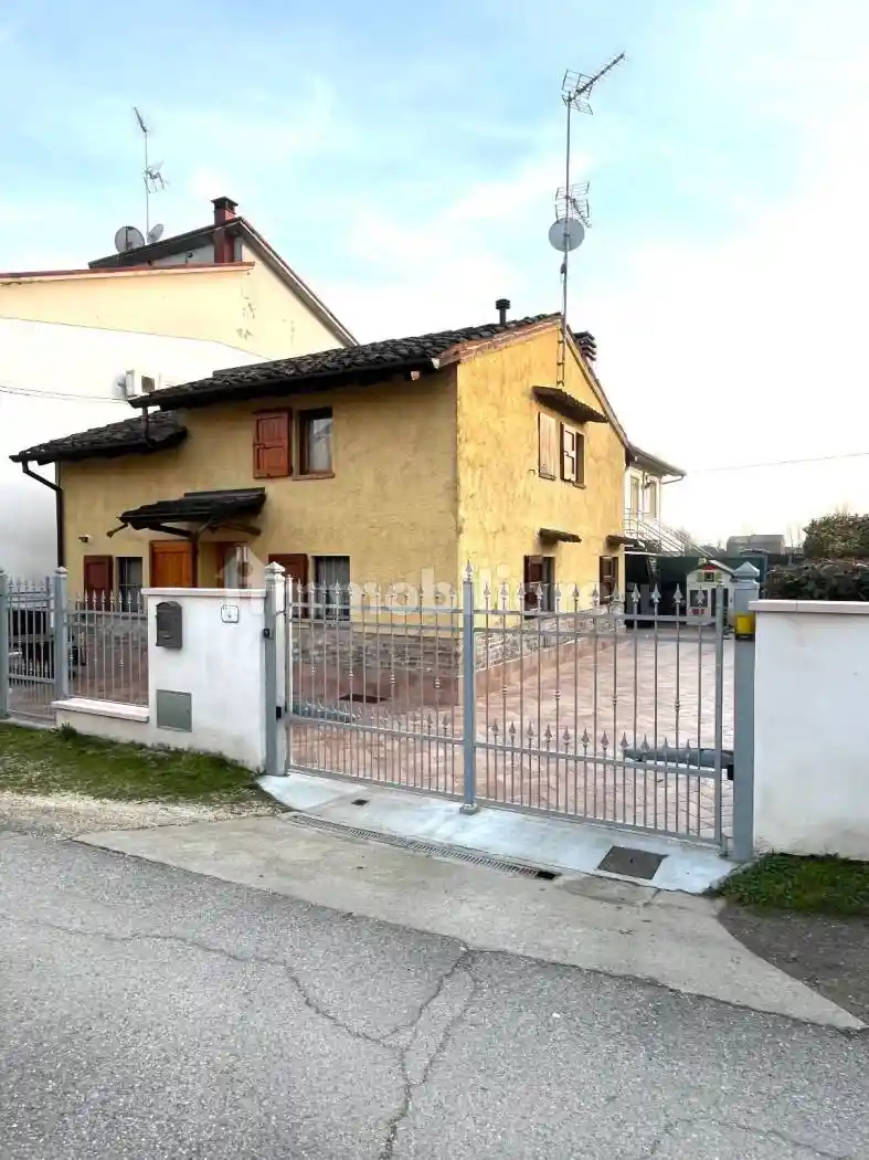 Villa in vendita a Polesine Zibello