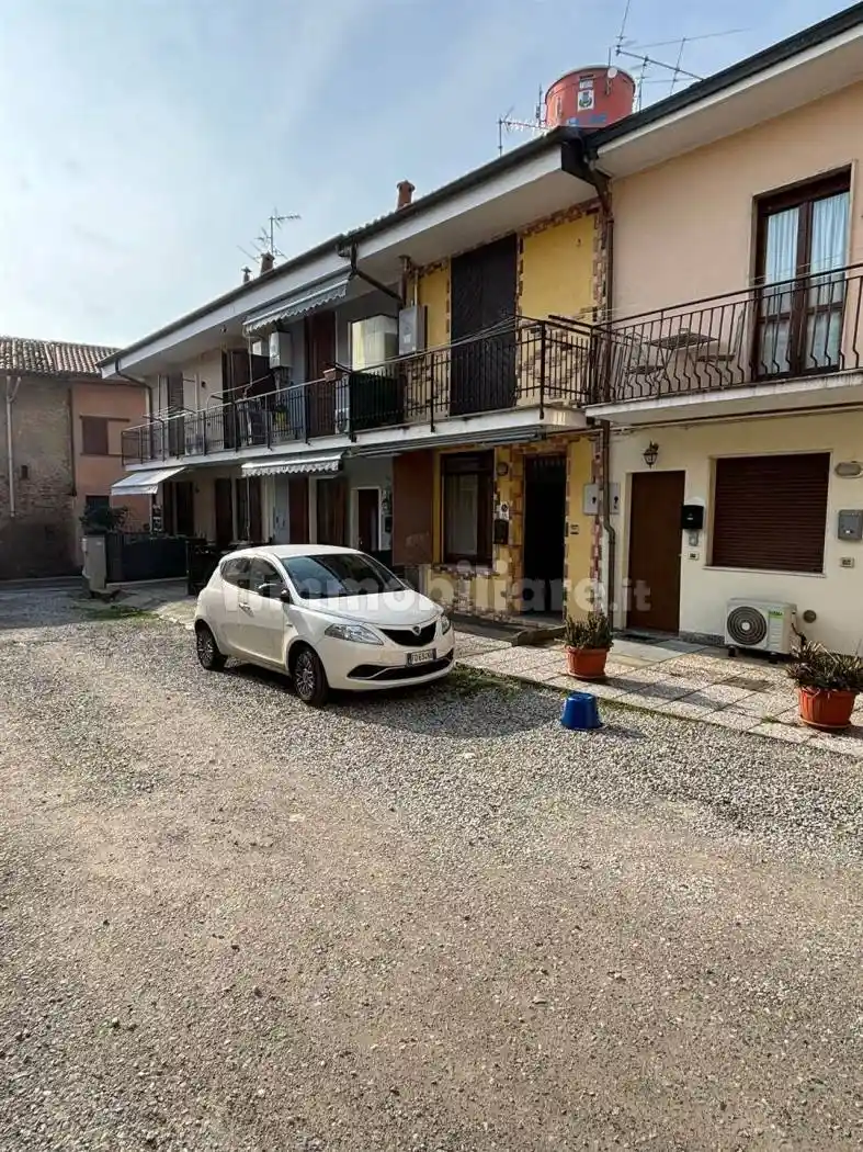 Appartamento in vendita a Trezzano Rosa