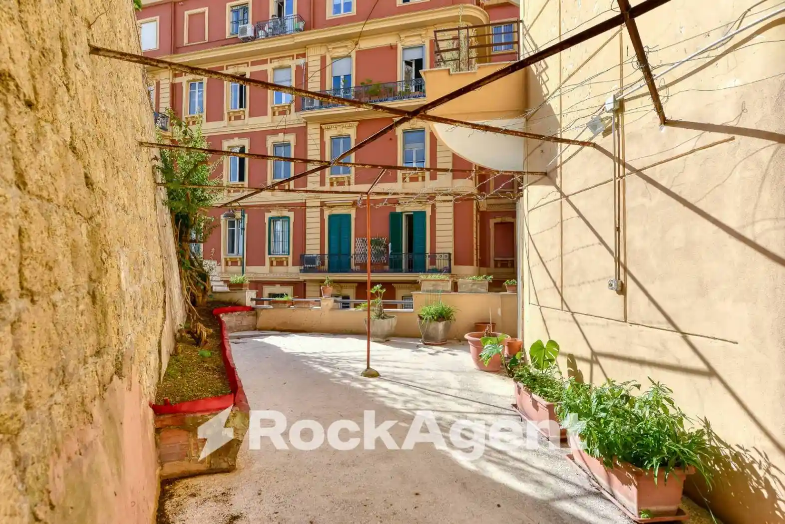 Appartamento in vendita a Napoli