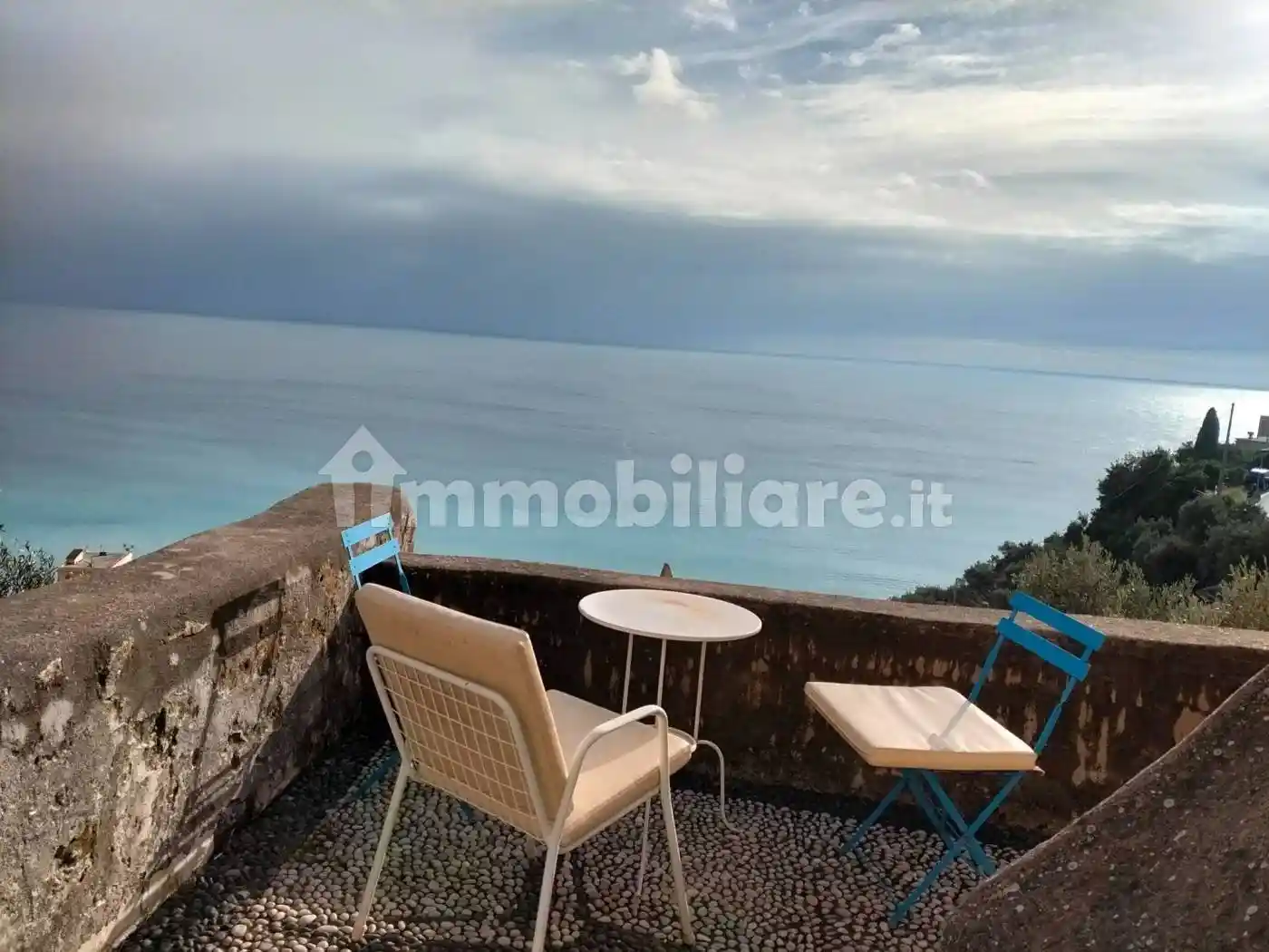 Casa indipendente in affitto a Finale Ligure