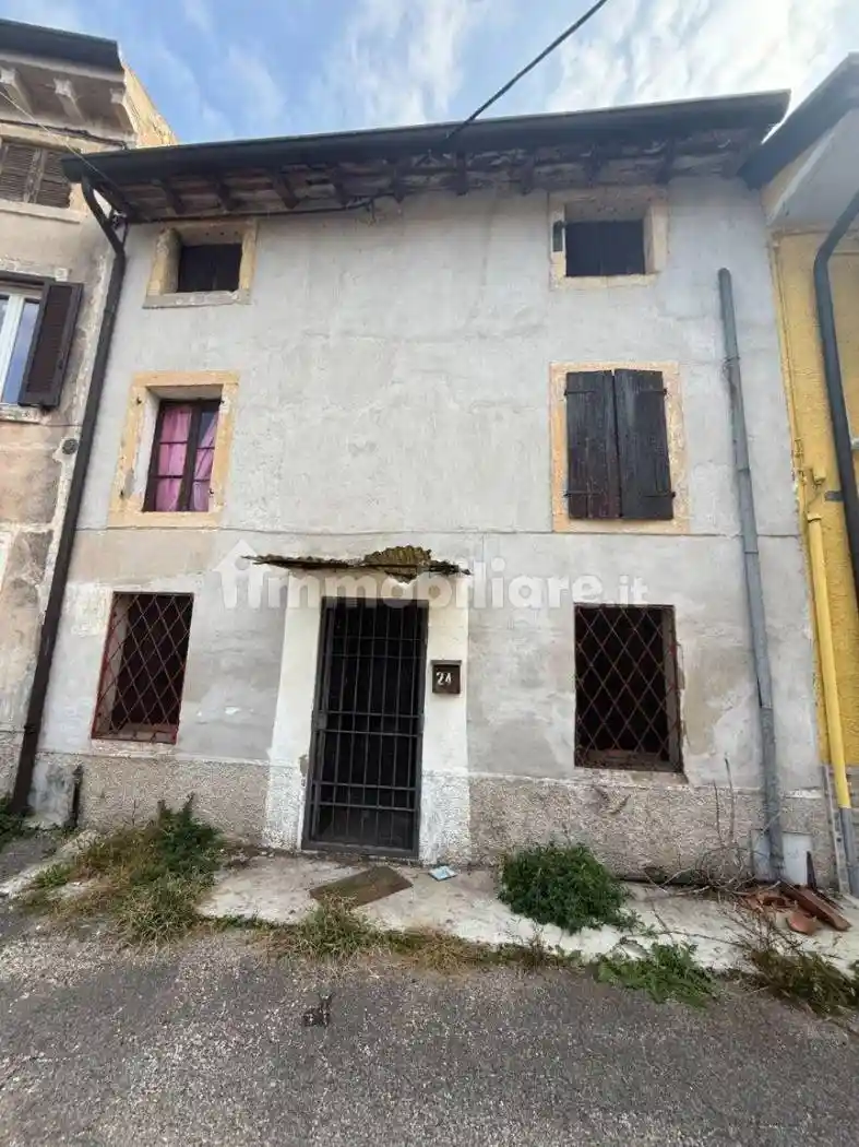 Rustico - Casale in vendita a Villafranca di Verona