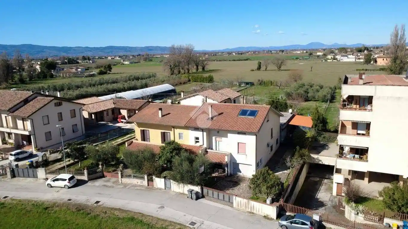 Villa in vendita a Foligno