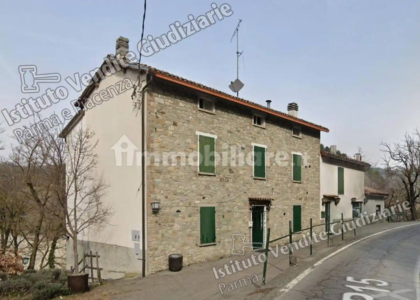 Palazzo - Stabile in vendita a Calestano