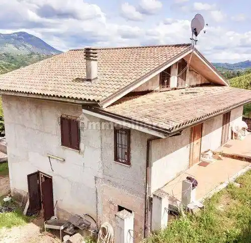 Casa indipendente in vendita a Olevano Romano